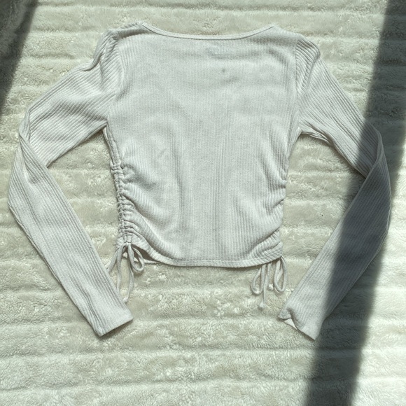 Hollister, Women’s “must have collection” Long sleeve Baby tee bundle - Picture 8 of 8